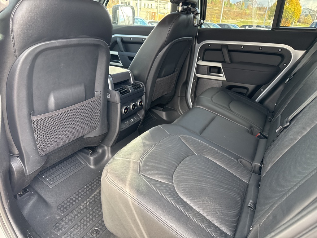 2023 Land Rover Defender 110 SE photo 4