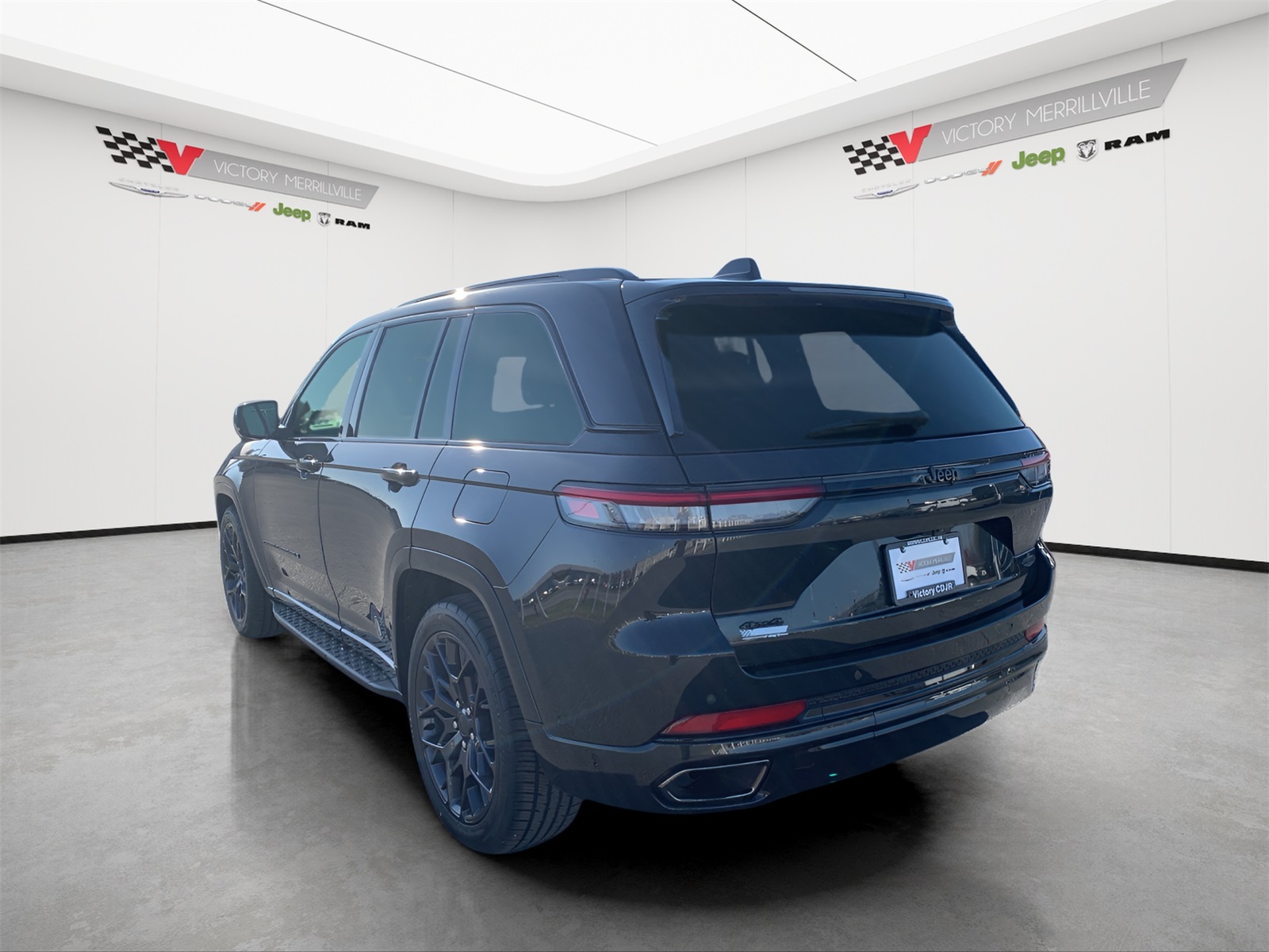 2024 Jeep Grand Cherokee Summit photo 3