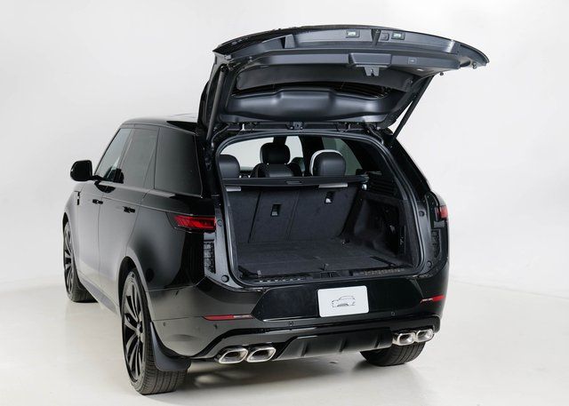 2025 Land Rover Range Rover Sport SE photo 19