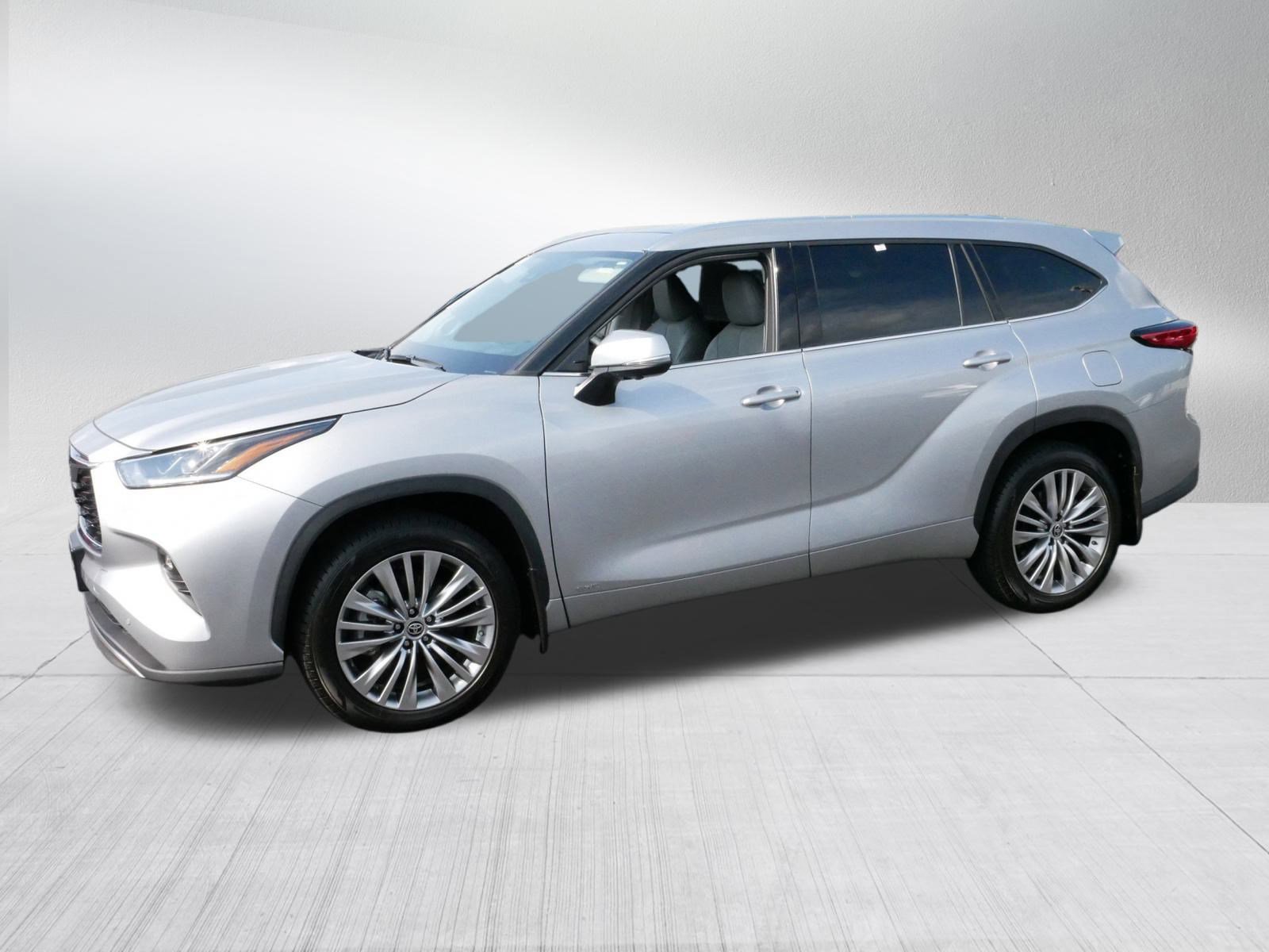 2023 Toyota Highlander Hybrid Platinum photo 3