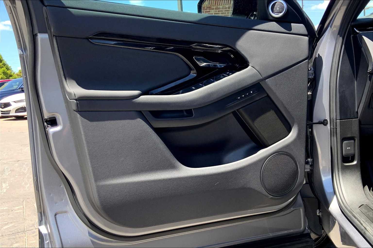 2024 Land Rover Range Rover Evoque S photo 39
