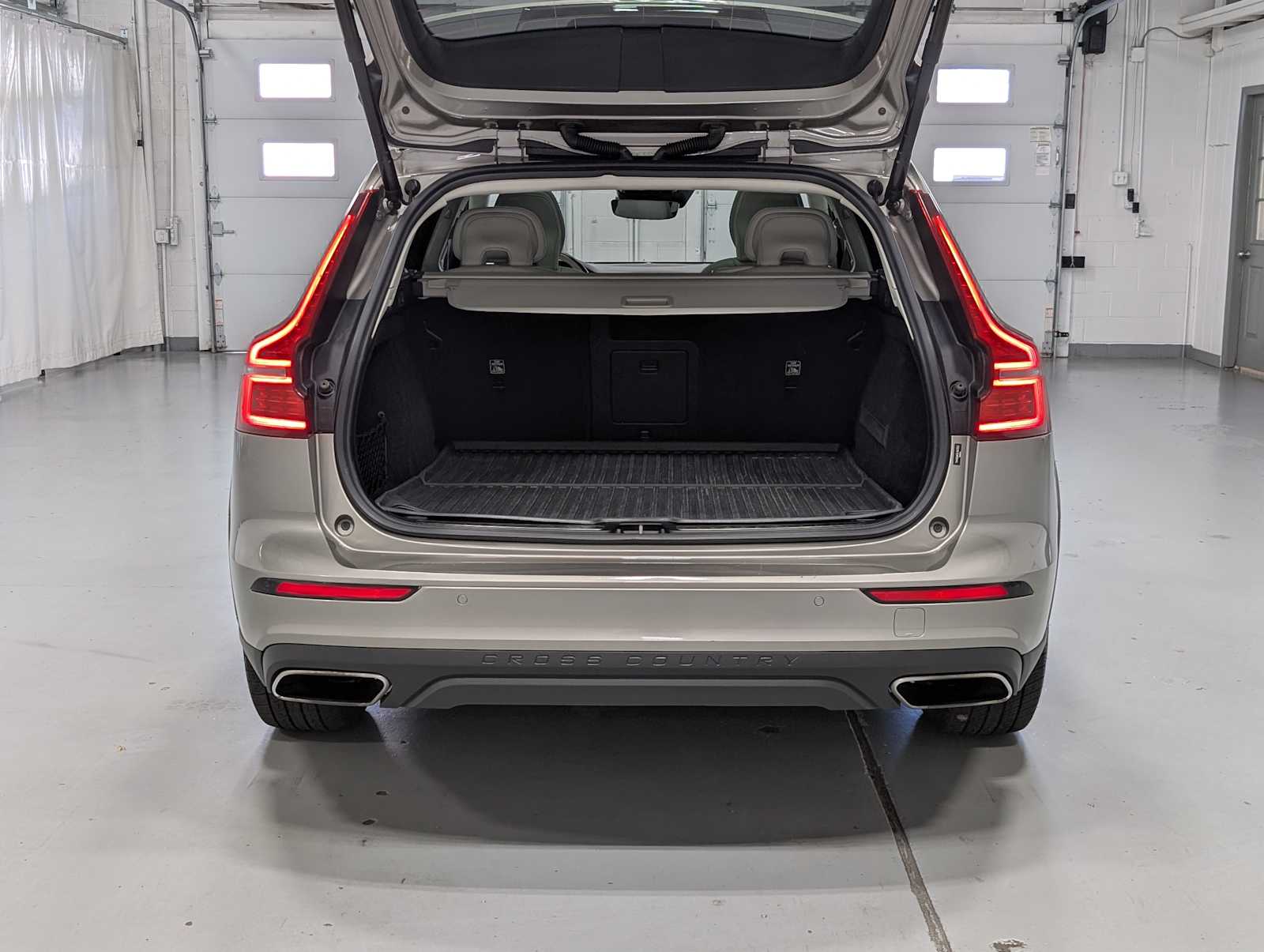2020 Volvo V60 Cross Country photo 36