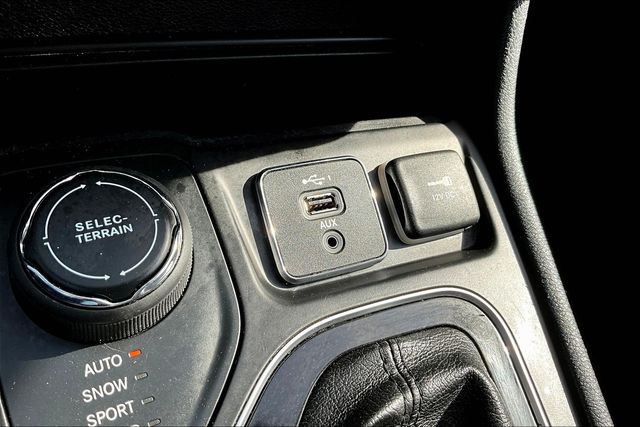 2020 Jeep Cherokee Limited photo 30