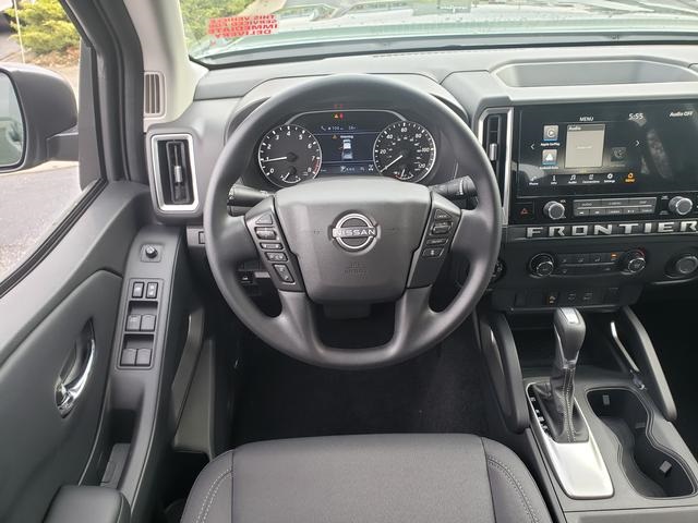 2025 Nissan Frontier Crew Cab SV photo 14