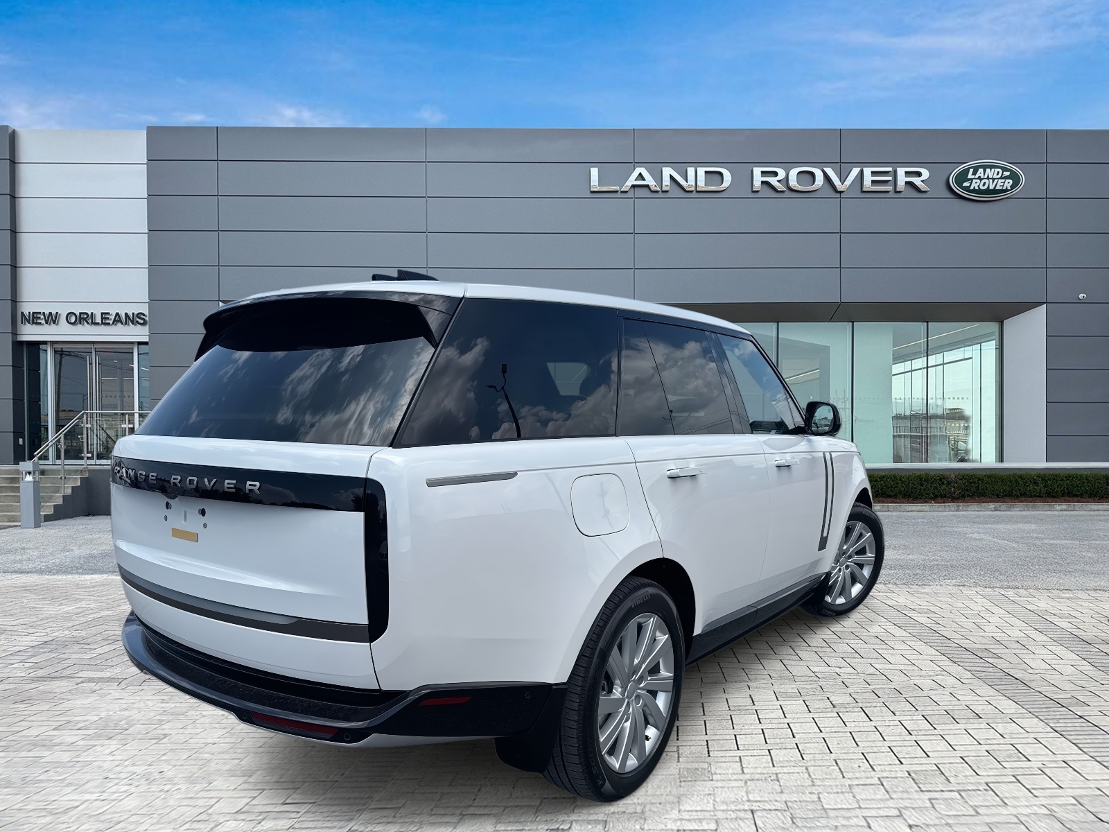 2025 Land Rover Range Rover SE photo 3