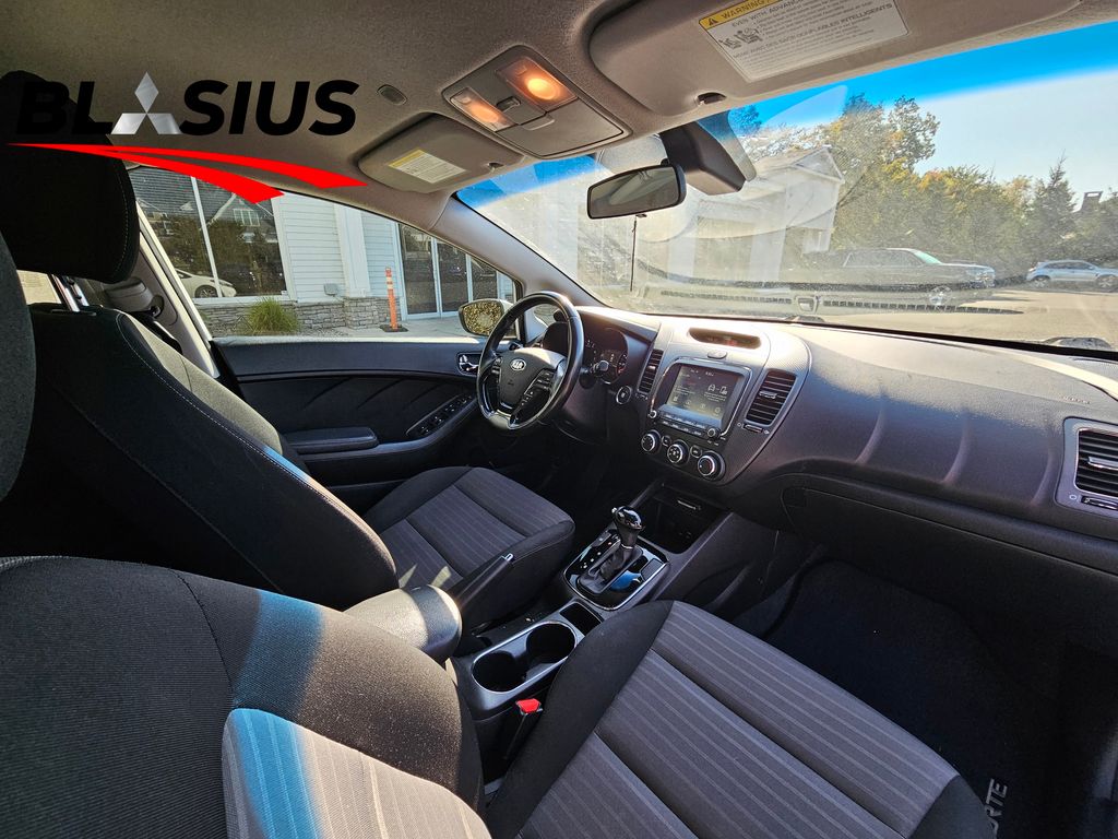 2017 Kia Forte S photo 12