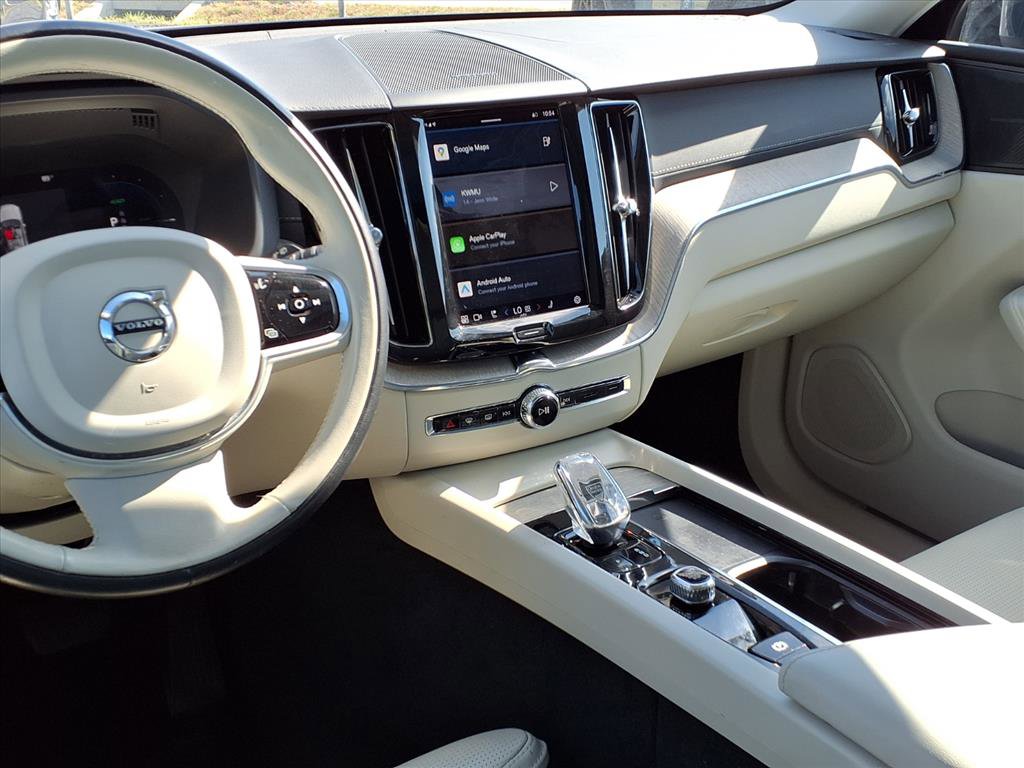 2022 Volvo XC60 Recharge Hybrid Inscription photo 4