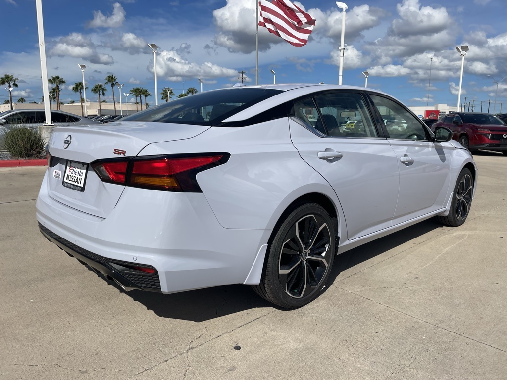 2025 Nissan Altima SR photo 3