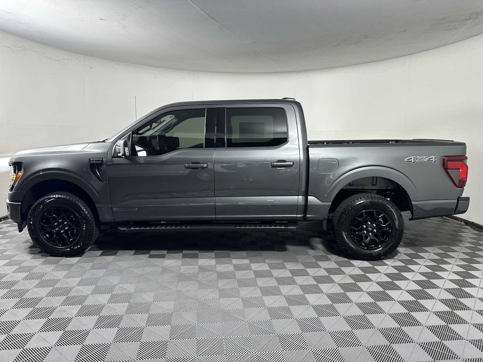 2025 Ford F-150 XLT photo 4