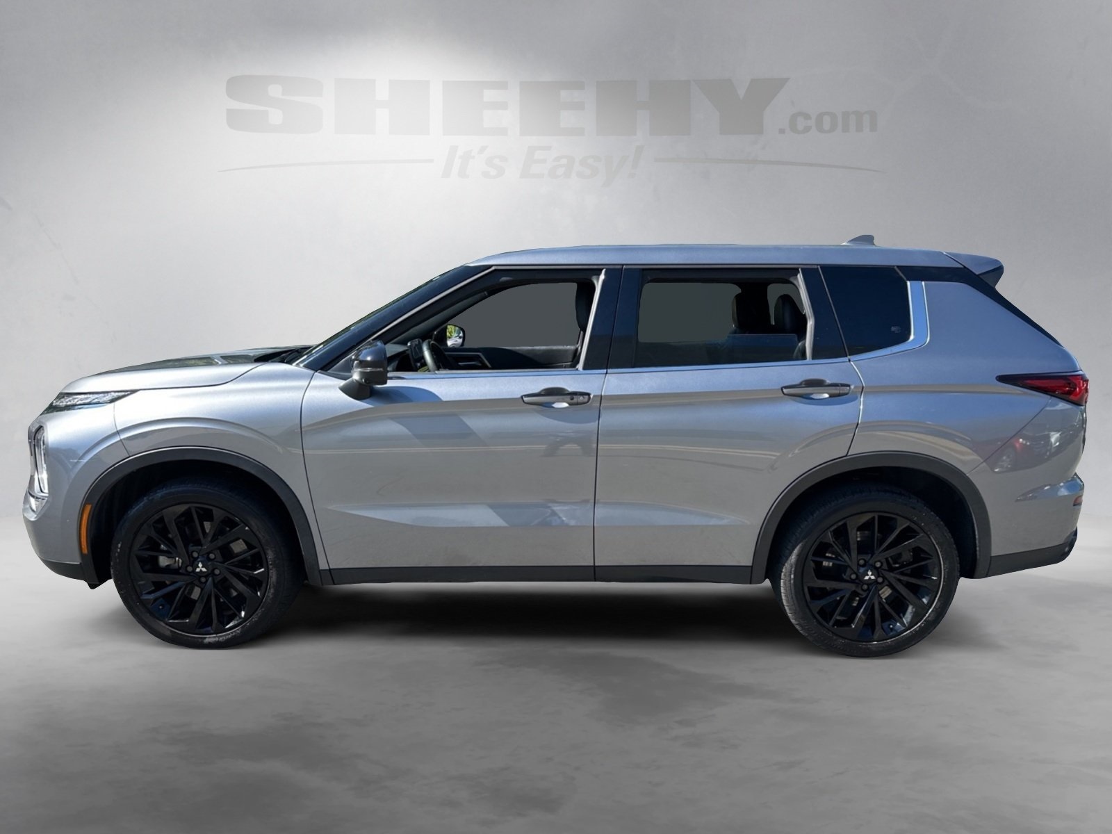 2023 Mitsubishi Outlander SE Black Edition photo 4