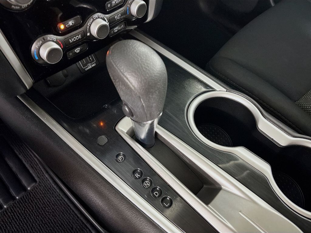 2019 Nissan Pathfinder S photo 17