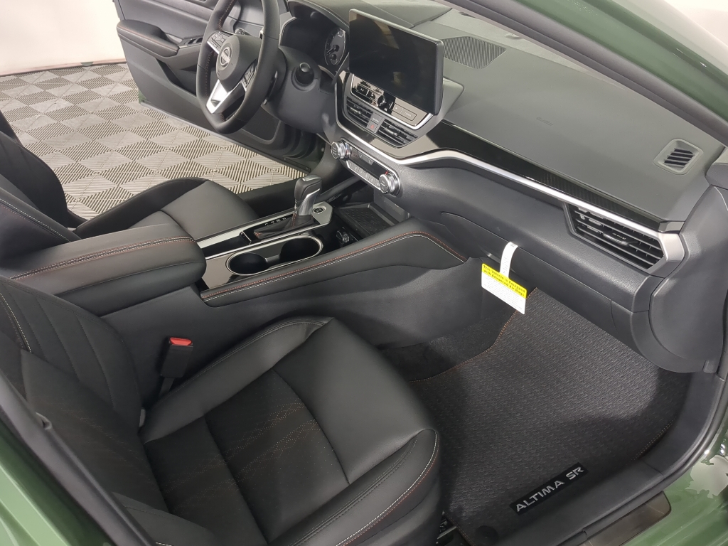 2025 Nissan Altima SR photo 15