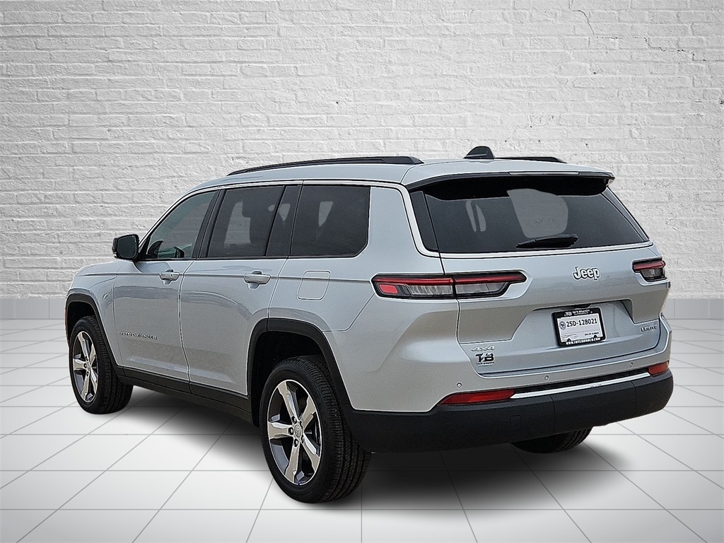 2025 Jeep Grand Cherokee Limited photo 3