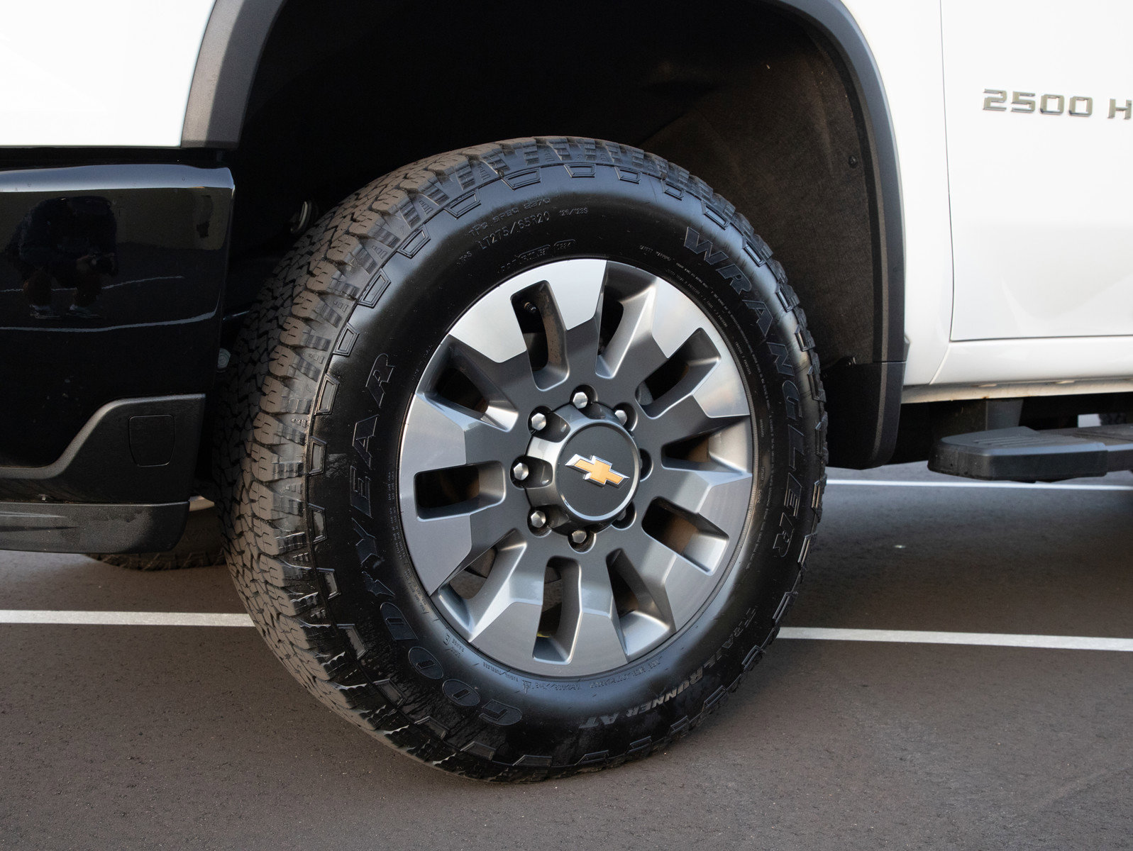 2024 Chevrolet Silverado 2500HD Custom photo 22