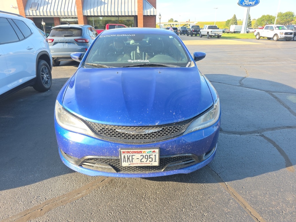 2015 Chrysler 200 S photo 2