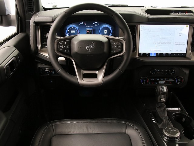 2025 Ford Bronco Outer Banks photo 14