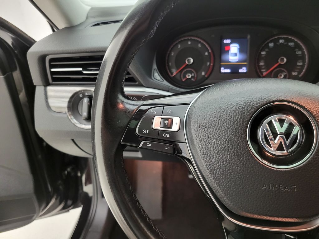 2020 Volkswagen Passat 2.0T R-Line photo 5