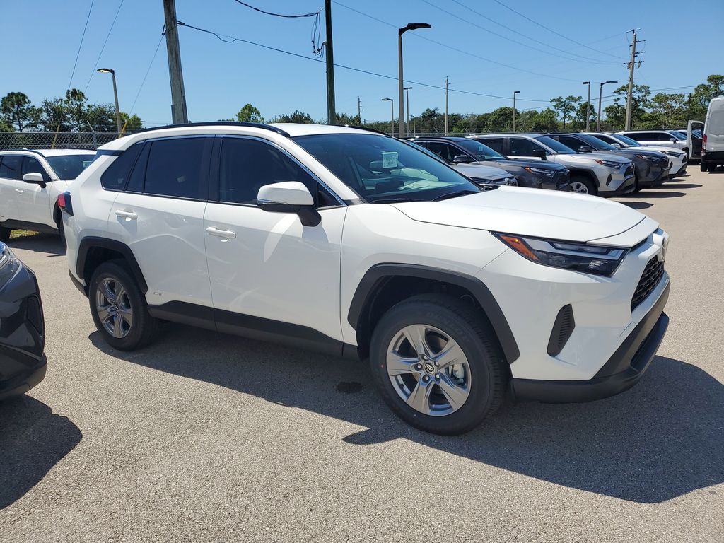 2025 Toyota RAV4 Hybrid LE photo 4