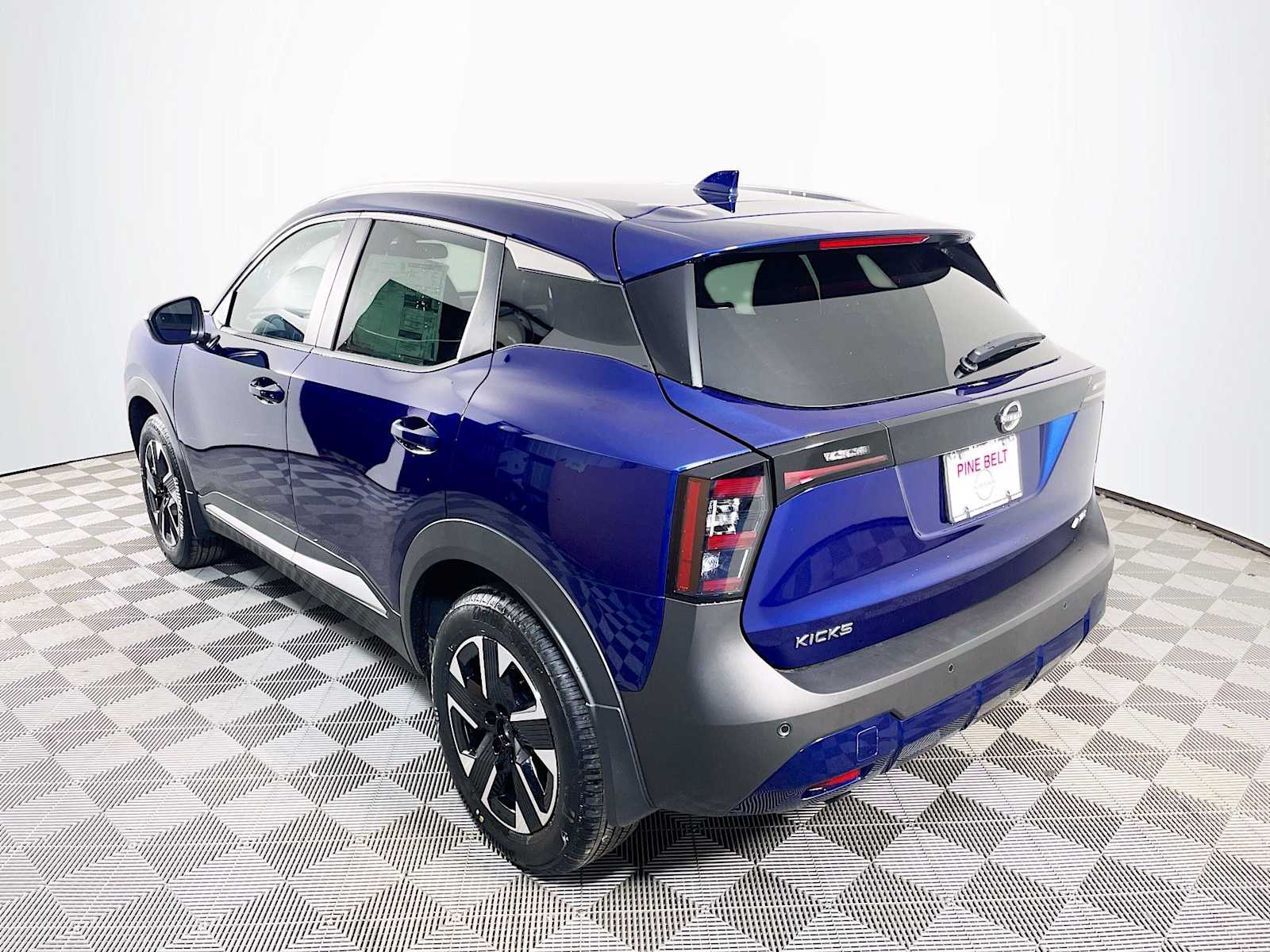 2025 Nissan Kicks SV photo 7