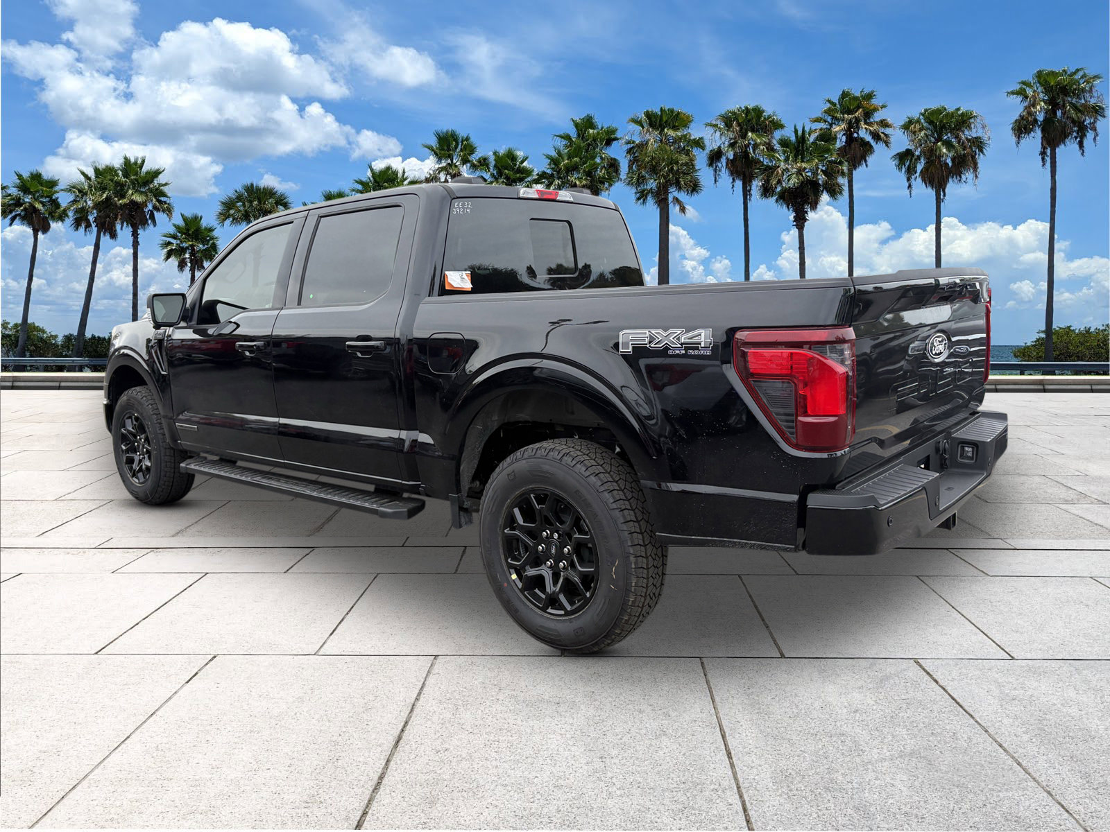 2025 Ford F-150 XLT photo 4