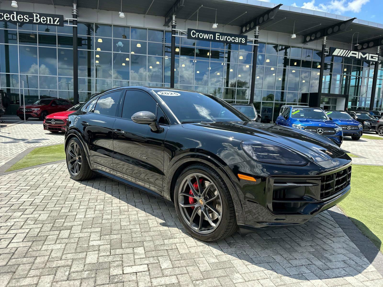 2025 Porsche Cayenne GTS Coupe photo 2