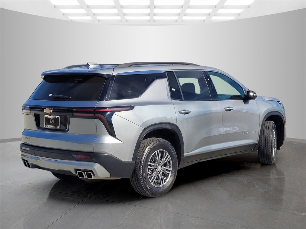 2025 Chevrolet Traverse photo 3