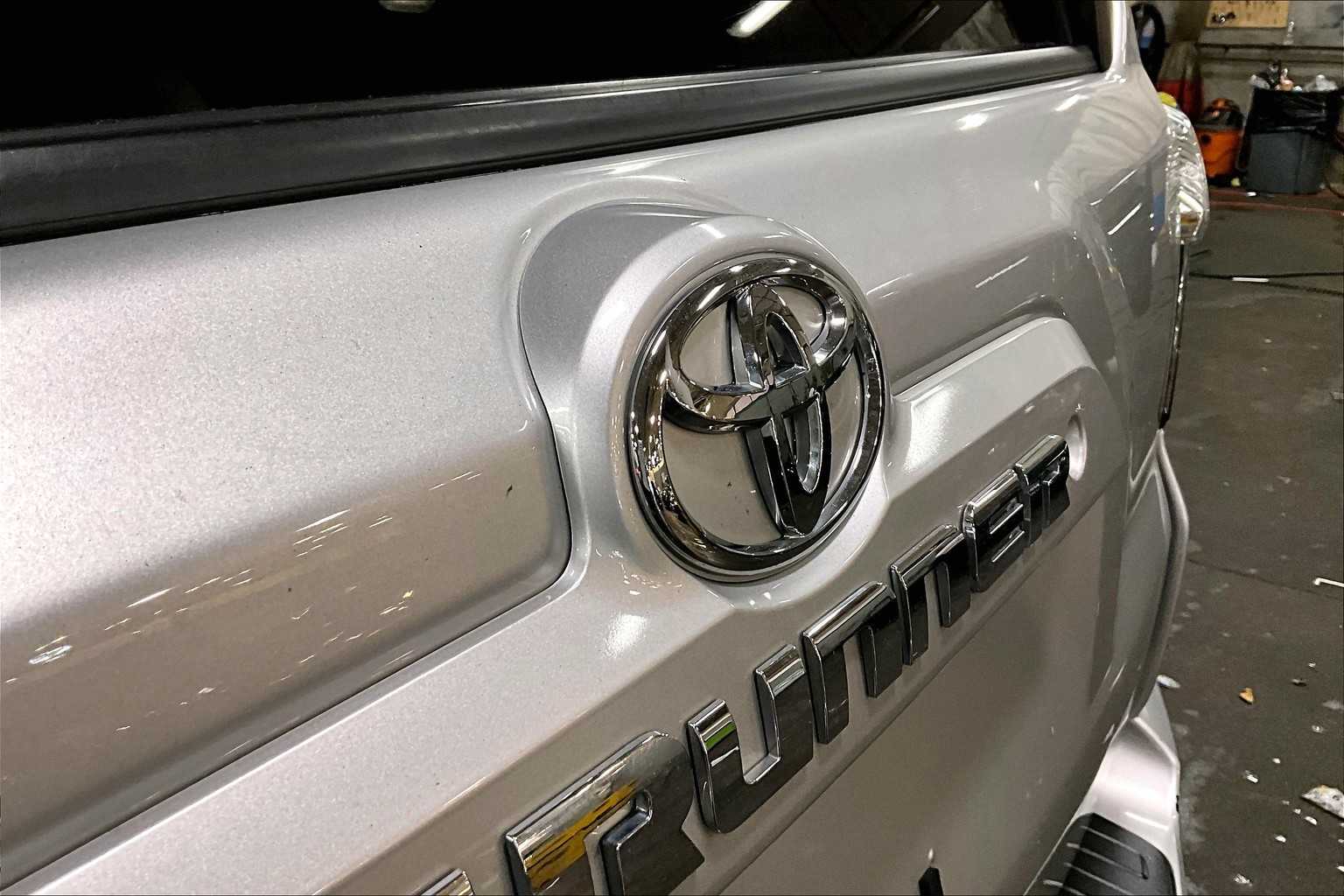 2018 Toyota 4Runner SR5 photo 28