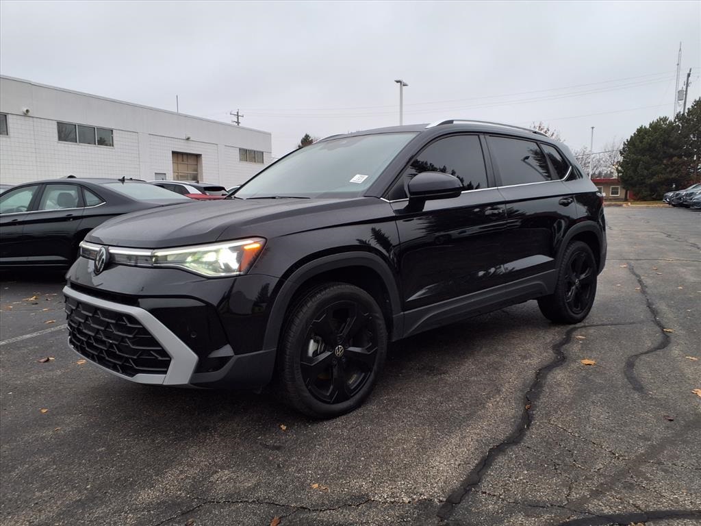 2025 Volkswagen Taos SEL photo 3