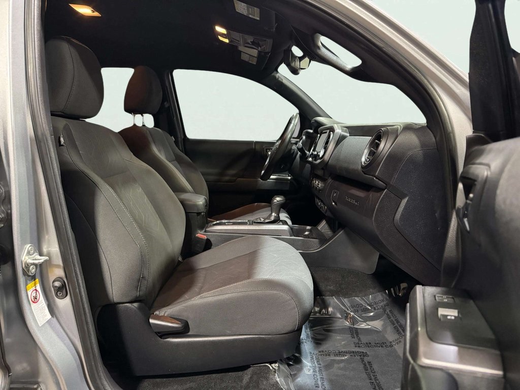 2019 Toyota Tacoma SR5 photo 24