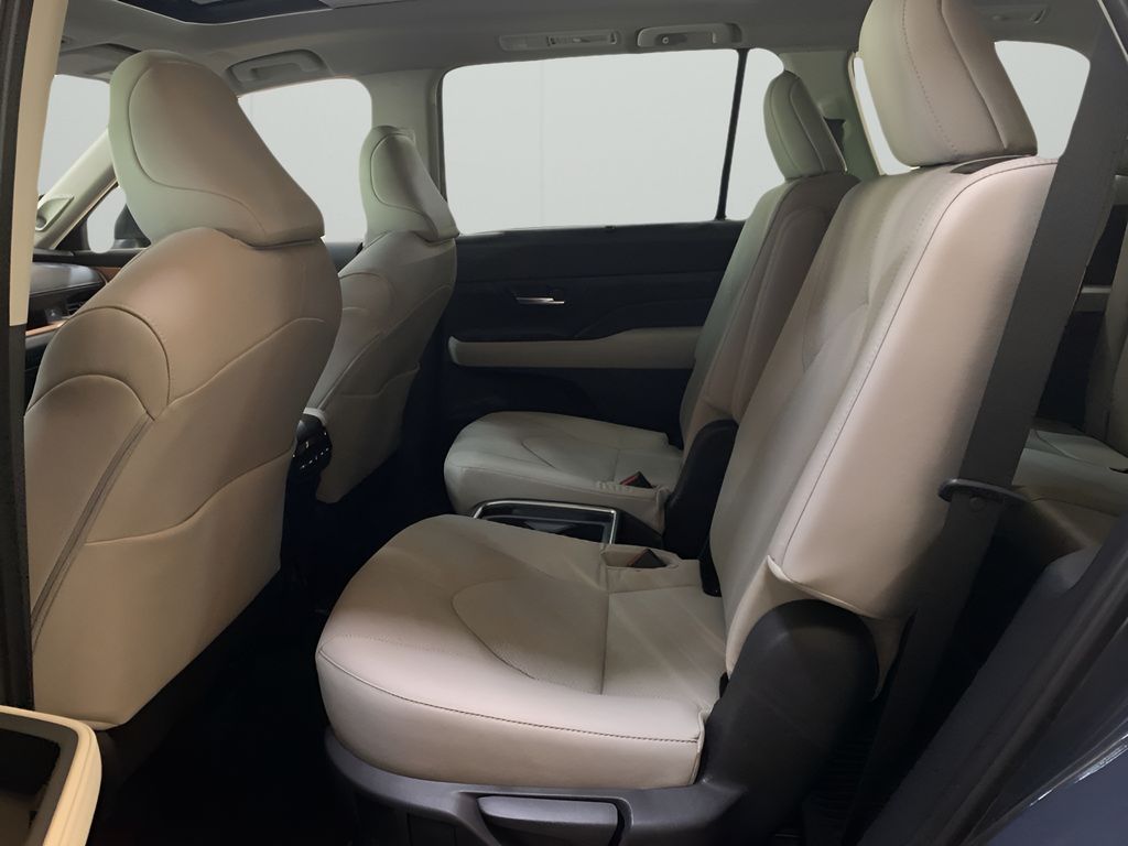 2025 Toyota Grand Highlander Limited AWD photo 9