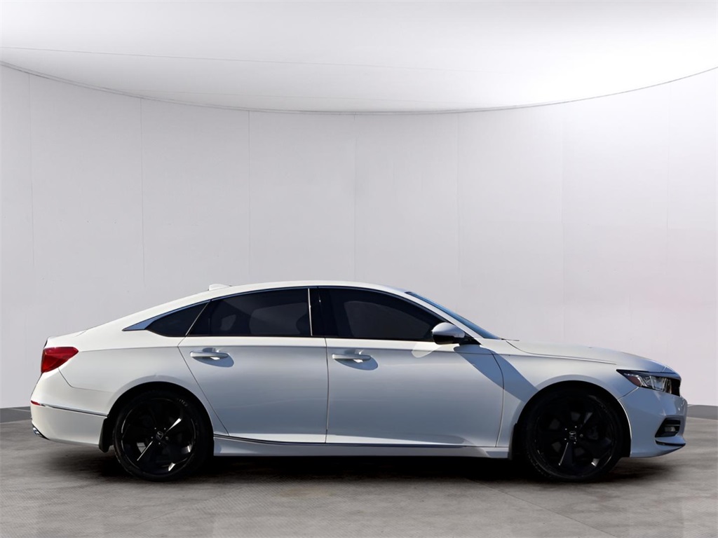 2018 Honda Accord Touring photo 4