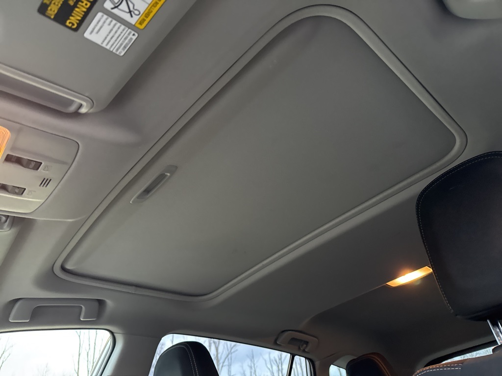 2015 Toyota RAV4 XLE photo 3