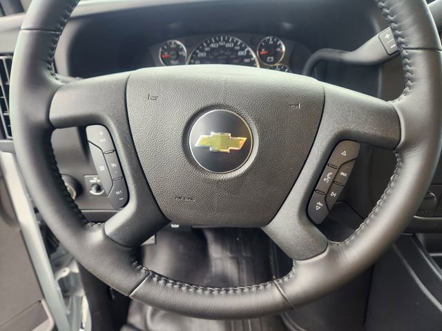 2023 Chevrolet Express Cutaway 3500 Work Van photo 9