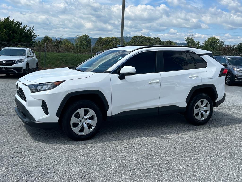 2021 Toyota RAV4 LE photo 4