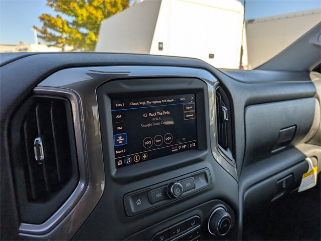 2025 Chevrolet Silverado 2500HD Custom photo 11
