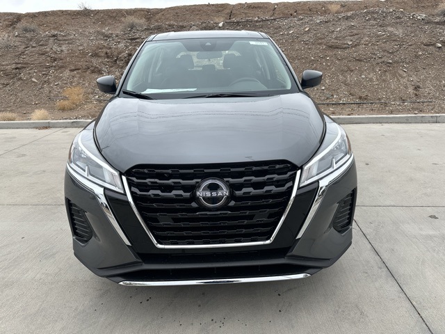 2025 Nissan Kicks Play S photo 2