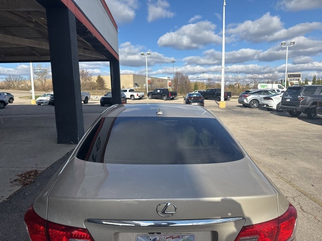 2011 Lexus ES 350 photo 4