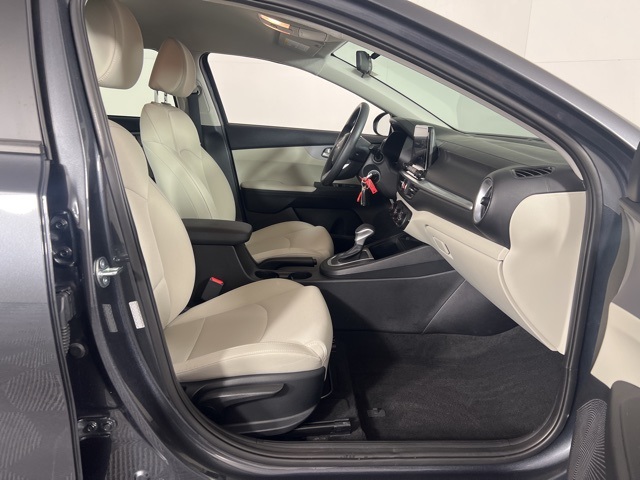2023 Kia Forte LXS photo 2