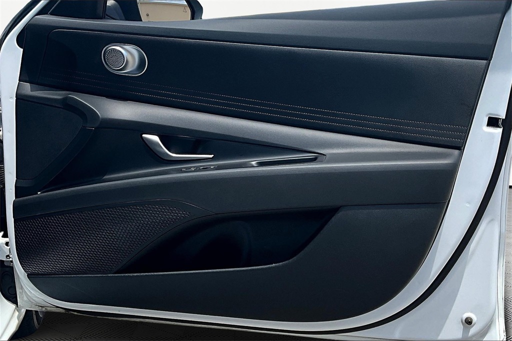 2024 Hyundai Elantra SE photo 24
