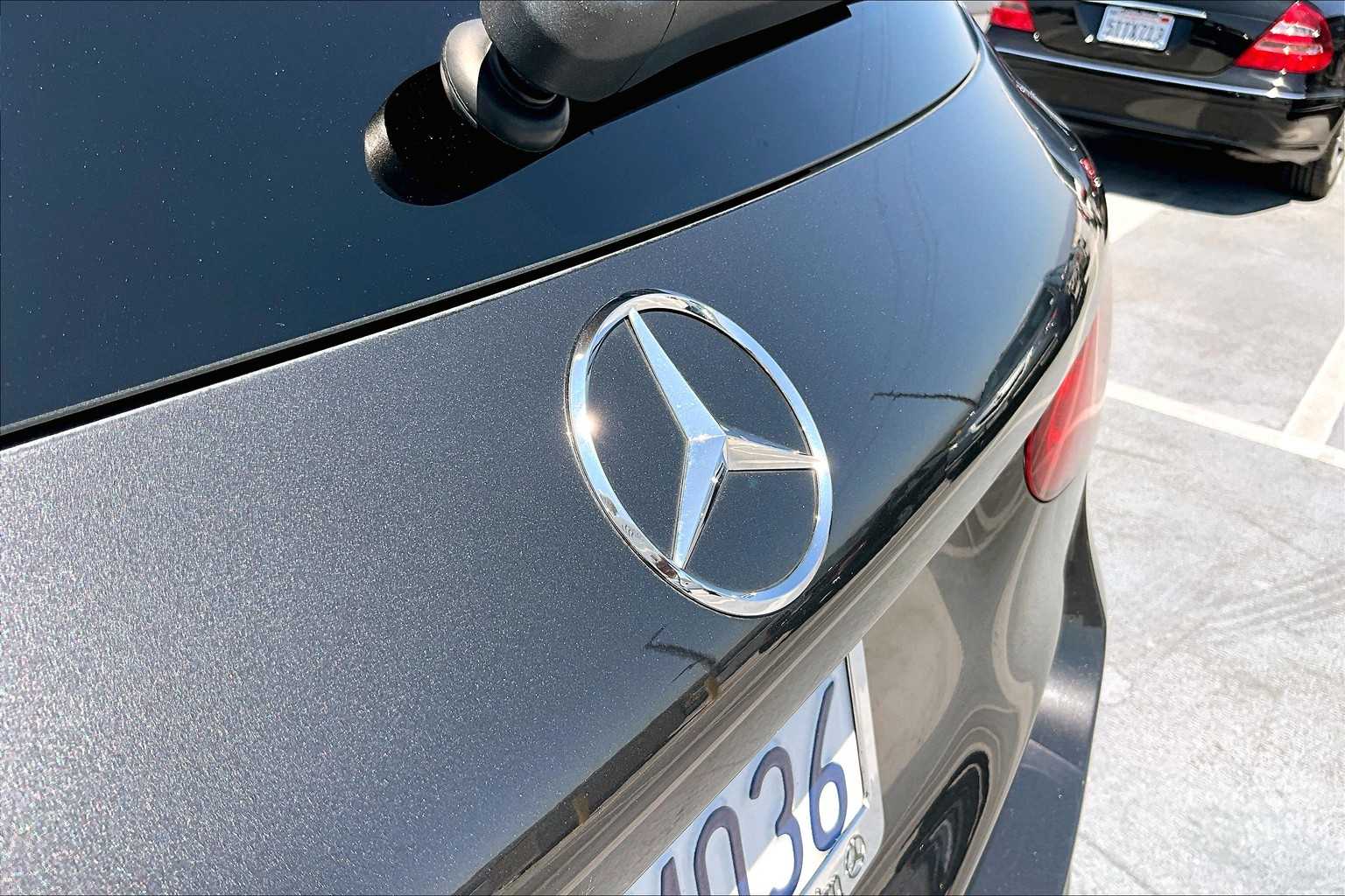 2022 Mercedes Benz GLC 300 photo 30
