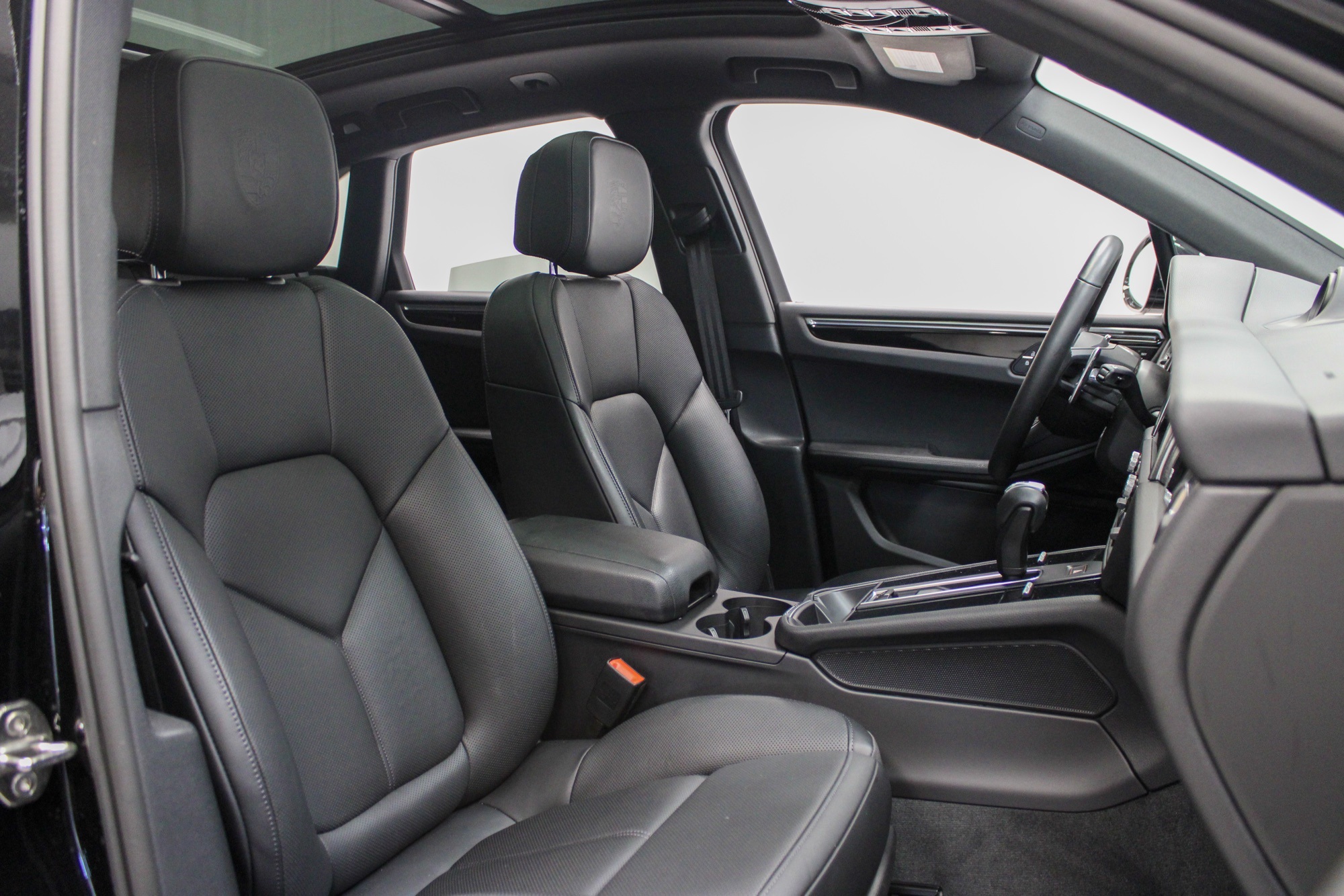 2025 Porsche Macan Base photo 30