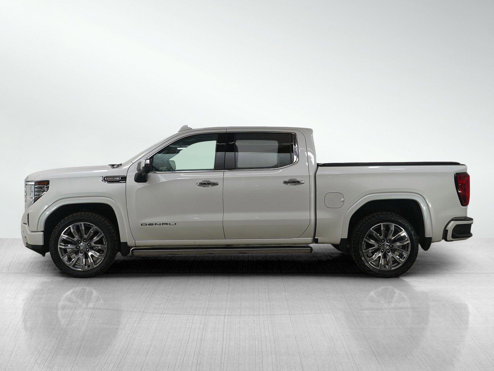 Used 2022 GMC Sierra 1500 Denali Denali with VIN 1GTUUGEL1NZ543832 for sale in Roseville, Minnesota