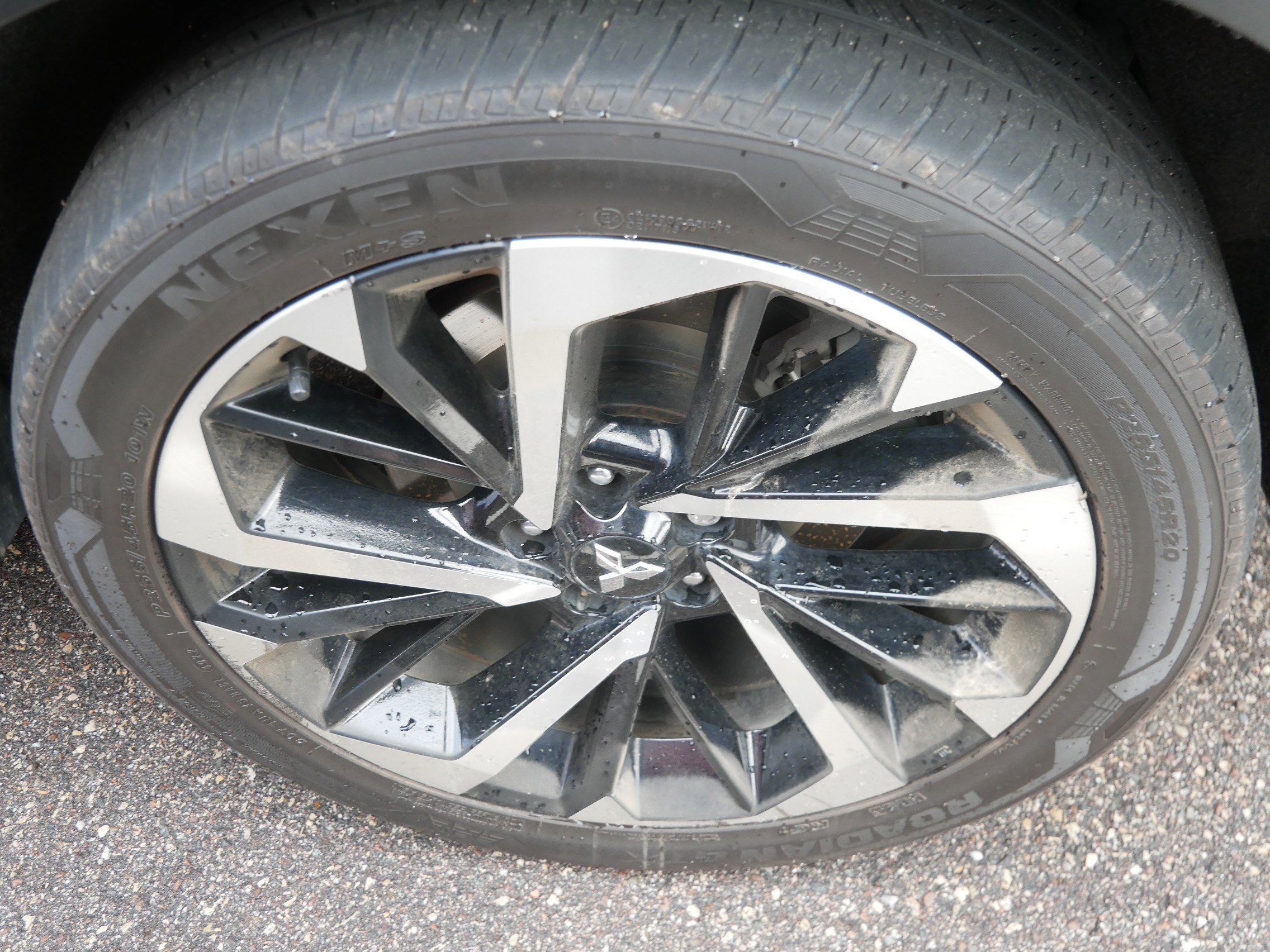2023 Mitsubishi Outlander PHEV 40th Anniversary Edition photo 5