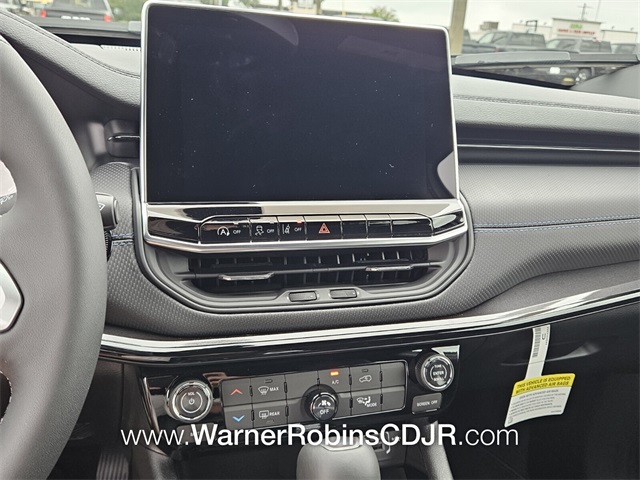 2026 Jeep Compass Latitude Altitude photo 18