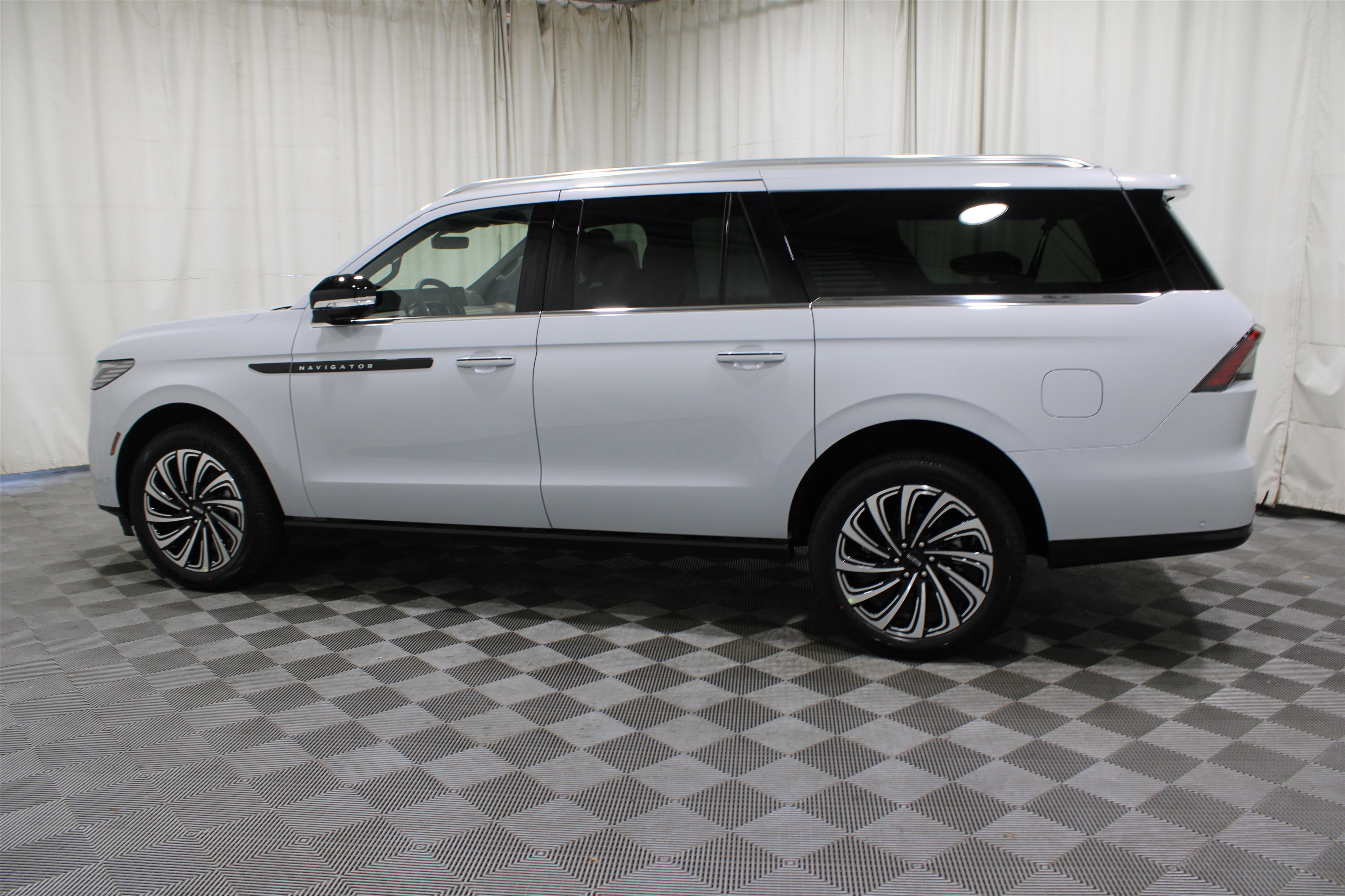 2025 Lincoln Navigator Black Label photo 17