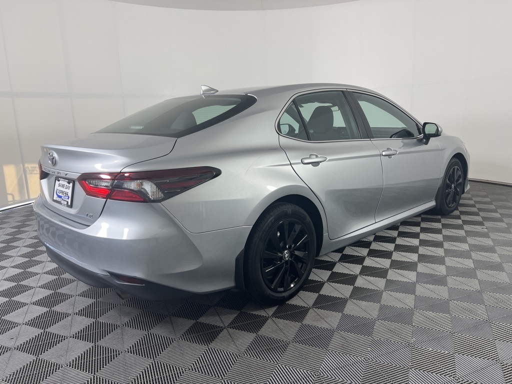 2023 Toyota Camry LE photo 19