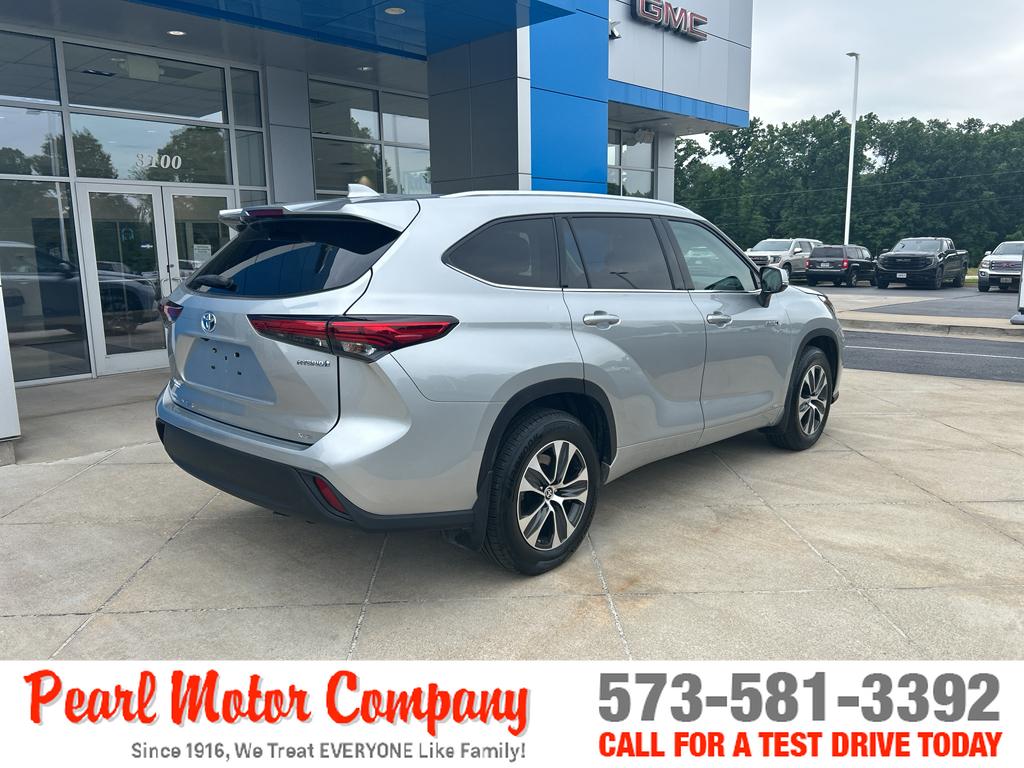 2021 Toyota Highlander Hybrid XLE photo 3