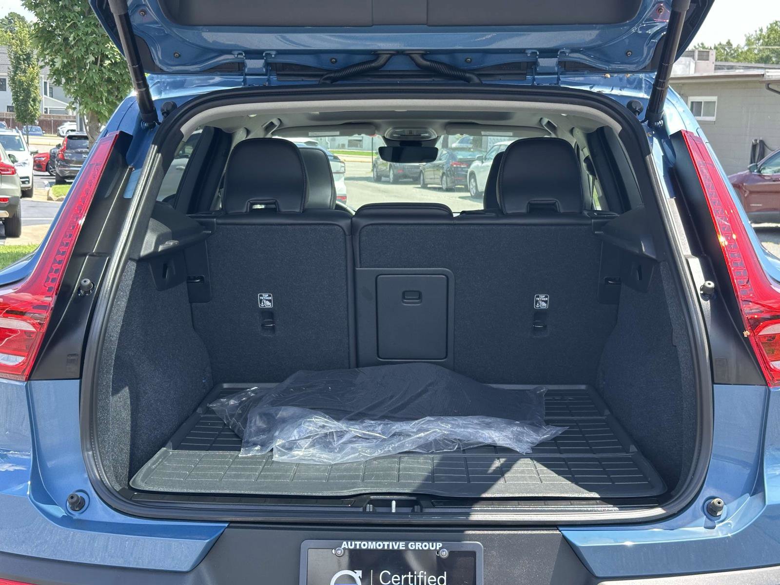 2025 Volvo XC40 Plus photo 13