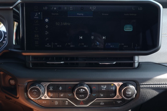 2024 Jeep Wrangler Sahara photo 26