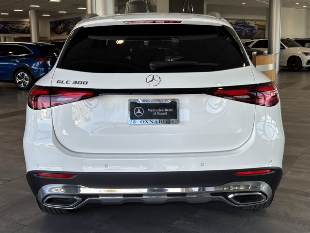 2025 Mercedes Benz GLC 300 photo 3